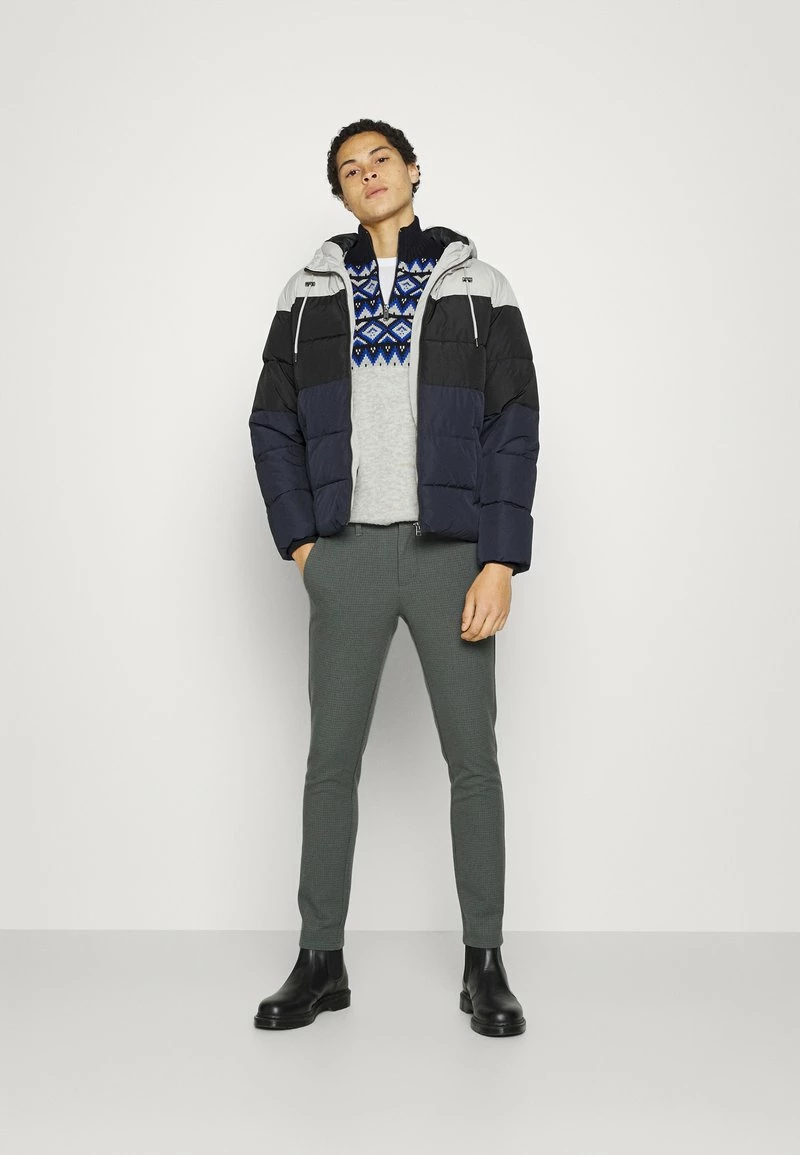 Only & Sons Herren ONSNEW LUDVIG HALF ZIP Strickpullover - Dark Navy | Modischer Herrenpullover 2 Only & Sons Herren ONSNEW LUDVIG HALF ZIP Strickpullover - Dark Navy | Modischer Herrenpullover – Bild 2