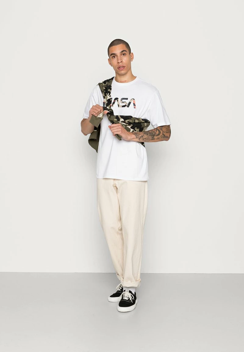 Only & Sons ONSNASA TEE UNISEX - Graffiti Print T-Shirt in Hellweiß 2 Only & Sons ONSNASA TEE UNISEX - Graffiti Print T-Shirt in Hellweiß – Bild 2