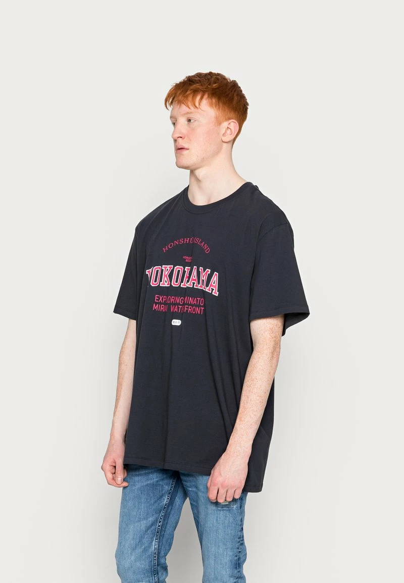 Only & Sons Herren ONSGLEN VARISTY TEE - T-Shirt Print - Dark Navy | Casual Style | Hochwertige Baumwolle 1 Only & Sons Herren ONSGLEN VARISTY TEE - T-Shirt Print - Dark Navy | Casual Style | Hochwertige Baumwolle