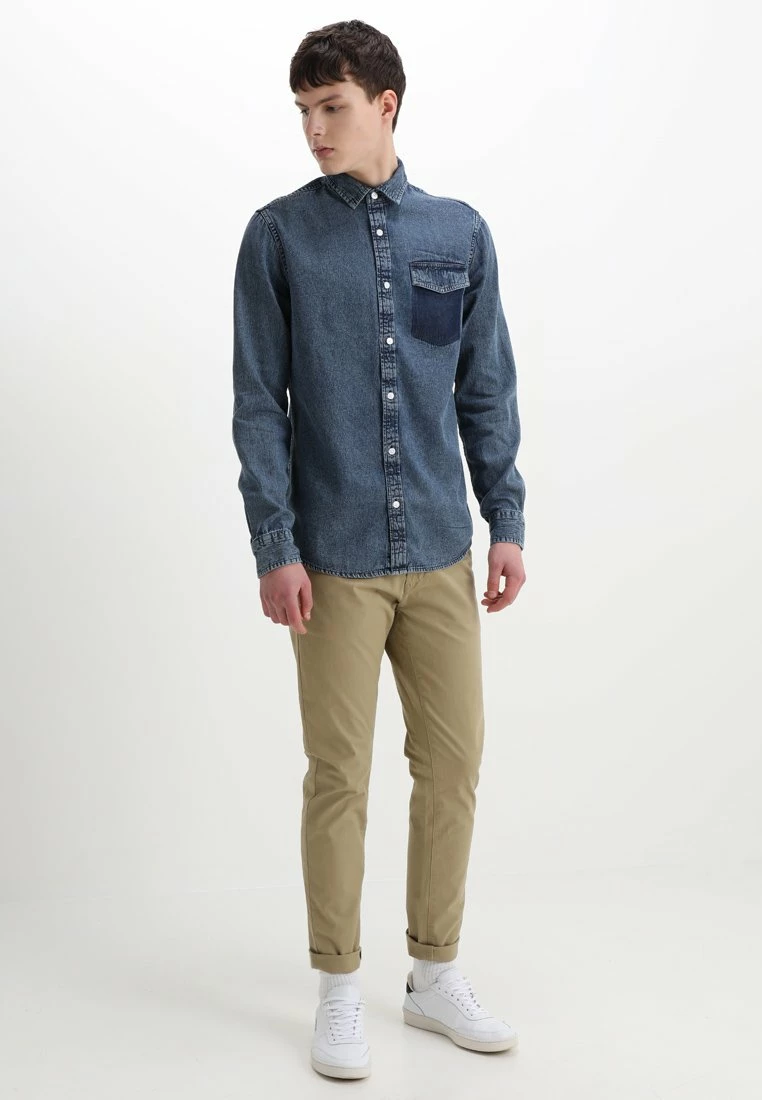 Only & Sons Herren ONSNEVILLE LS REGULAR POCKET - Hemd - Medium Blue Denim | Freizeithemden 2 Only & Sons Herren ONSNEVILLE LS REGULAR POCKET - Hemd - Medium Blue Denim | Freizeithemden – Bild 2