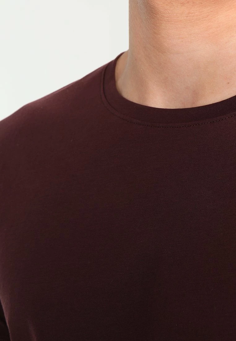 Only & Sons Herren T-Shirt Basic - Fudge | Baumwoll-Shirt für Herren | Einfaches Design 4 Only & Sons Herren T-Shirt Basic - Fudge | Baumwoll-Shirt für Herren | Einfaches Design – Bild 4