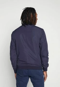 Only & Sons ONSJACK - Leichte Bomberjacke für Herren in Night Sky 8 Only & Sons ONSJACK - Leichte Bomberjacke für Herren in Night Sky -Only & Sons Geschäft 1b09f5e726b14bbc873e70519aa41c6b