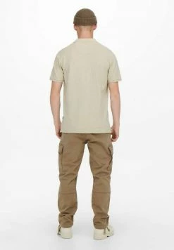 Only & Sons Herren ONSTRAVIS - Poloshirt - Silver Lining | Stilvolles Polo für Herren 10 Only & Sons Herren ONSTRAVIS - Poloshirt - Silver Lining | Stilvolles Polo für Herren -Only & Sons Geschäft 2adfc2a4d4214429b2266301c914d2e5