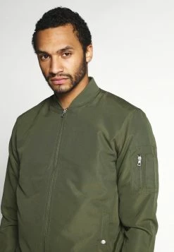 Only & Sons ONSJACK - Leichte Bomberjacke für Herren in Olive Night 9 Only & Sons ONSJACK - Leichte Bomberjacke für Herren in Olive Night -Only & Sons Geschäft 2e910c5d80ab4bf9984dcd31a8dcb04e