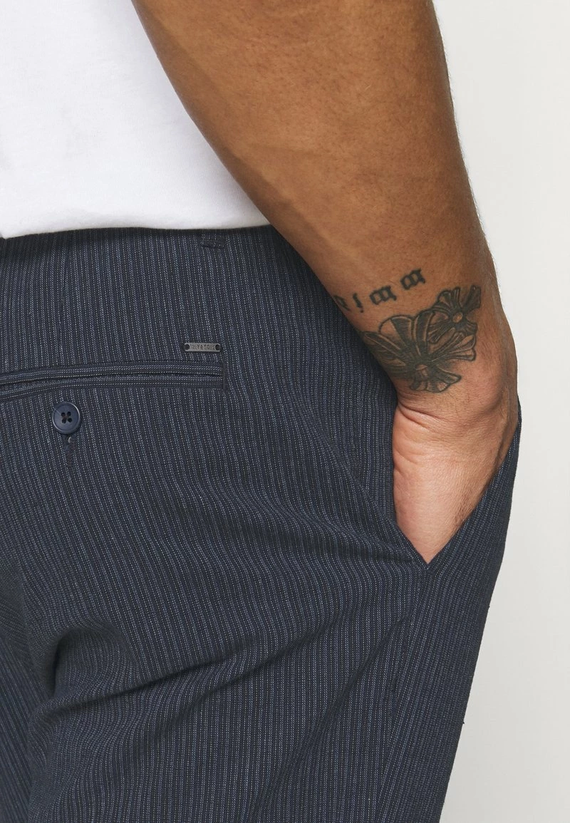 Only & Sons Herren ONSLEOLIFE STRIPE MIX CROP - Stoffhose - Dress Blues | Elegante Hosen 5 Only & Sons Herren ONSLEOLIFE STRIPE MIX CROP - Stoffhose - Dress Blues | Elegante Hosen – Bild 5