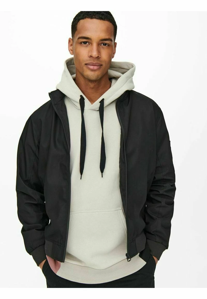 Only & Sons Herren Bomberjacke - Schwarz | Leichte Jacke für Herren 4 Only & Sons Herren Bomberjacke - Schwarz | Leichte Jacke für Herren – Bild 4