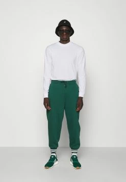 Only & Sons Geschäft -Only & Sons Geschäft 443e916377ad438f93c0980dcf3cb73a