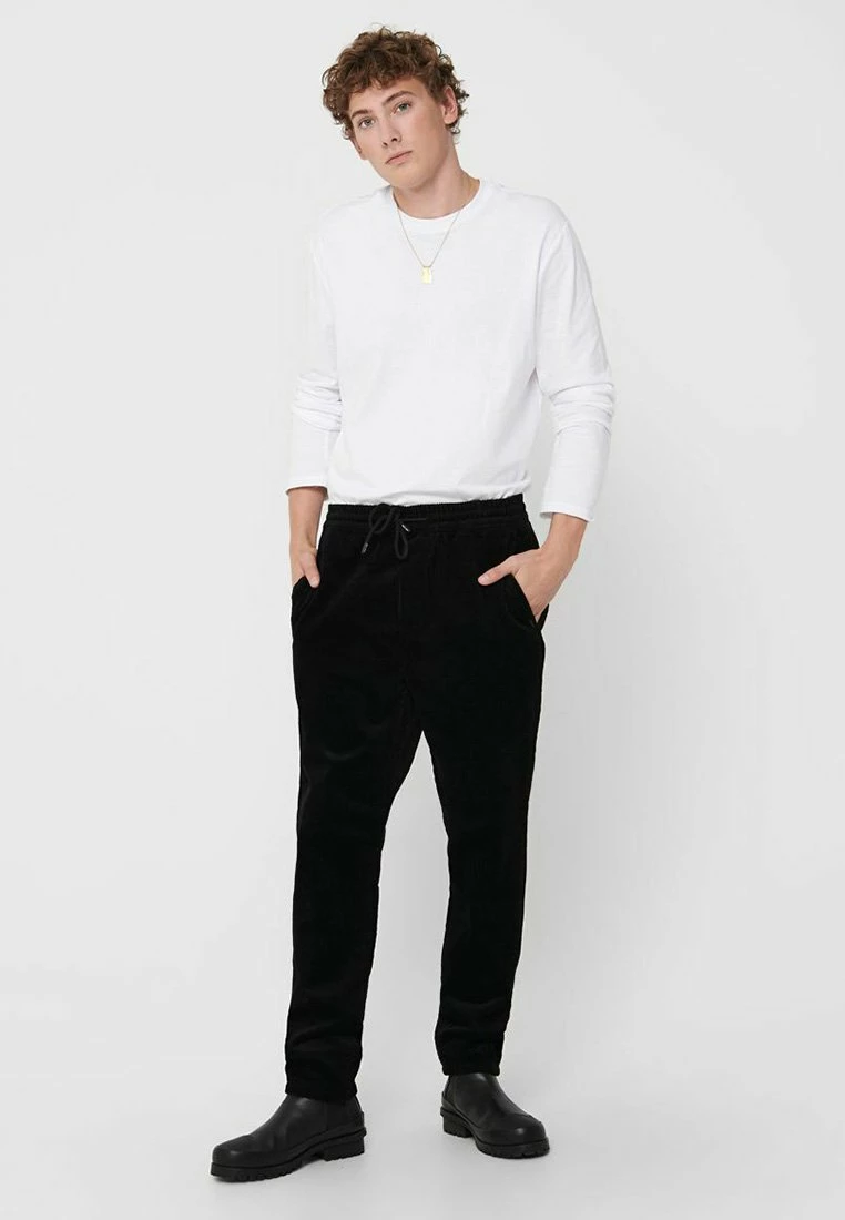 Only & Sons Herren Stoffhose - Elegante schwarze Hose für stilvolle Anlässe 2 Only & Sons Herren Stoffhose - Elegante schwarze Hose für stilvolle Anlässe – Bild 2