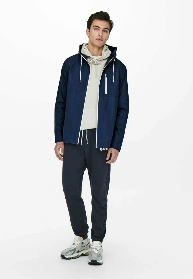 Only & Sons Herren Übergangsjacke - Dress Blues | Leichte Jacke für Herren 2 Only & Sons Herren Übergangsjacke - Dress Blues | Leichte Jacke für Herren – Bild 2