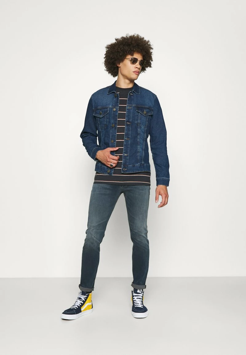 Only & Sons Herren ONSCOME LIFE TRUCKER - Jeansjacke - Blue Denim | Stilvolle Denim-Jacke für Herren 2 Only & Sons Herren ONSCOME LIFE TRUCKER - Jeansjacke - Blue Denim | Stilvolle Denim-Jacke für Herren – Bild 2