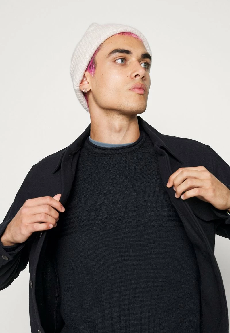 Only & Sons Herren ONSBLADE CREW NECK Strickpullover - Dark Navy | Modischer Herrenpullover aus weicher Strickware 4 Only & Sons Herren ONSBLADE CREW NECK Strickpullover - Dark Navy | Modischer Herrenpullover aus weicher Strickware – Bild 4