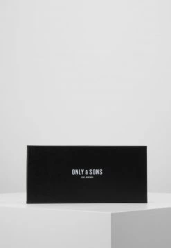 Only & Sons Herren ONSBOWTIE SUSPENDER SET - Fliege & Hosenträger - Dark Navy -Only & Sons Geschäft 4ecdfaf8d4694e02a13d03cdfd541ea1