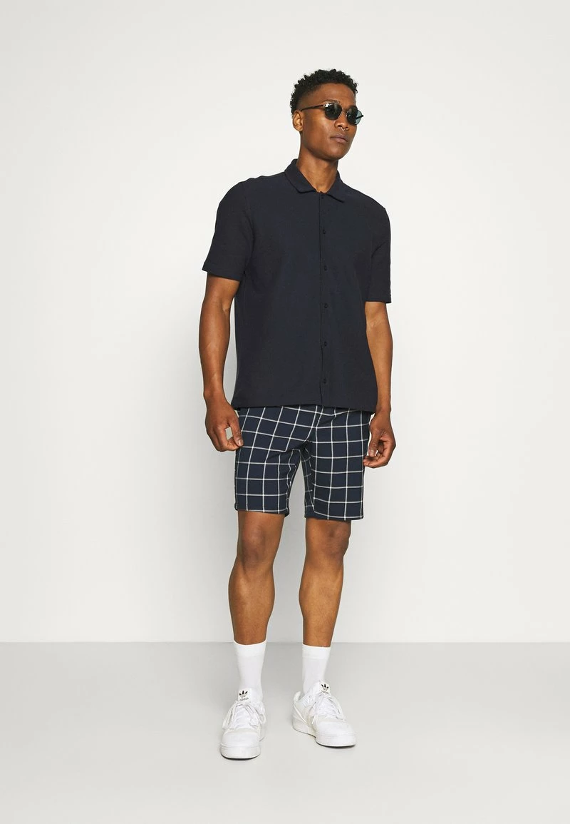 Only & Sons Herren ONSLINUS CHECK - Kurze Chino Shorts in Dress Blues 2 Only & Sons Herren ONSLINUS CHECK - Kurze Chino Shorts in Dress Blues – Bild 2