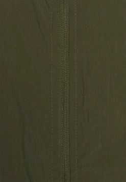 Only & Sons Herren ONSSAWYER BOMBER - Leichte Bomberjacke in Olive Night | Stilvolle Herrenjacke 5 Only & Sons Herren ONSSAWYER BOMBER - Leichte Bomberjacke in Olive Night | Stilvolle Herrenjacke -Only & Sons Geschäft 78c4fe63c0914e2e9aebbabad4d0f633