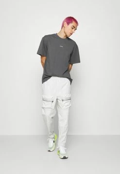 Only & Sons Geschäft -Only & Sons Geschäft 89664a1b34954795bf1fcd6ca437113a