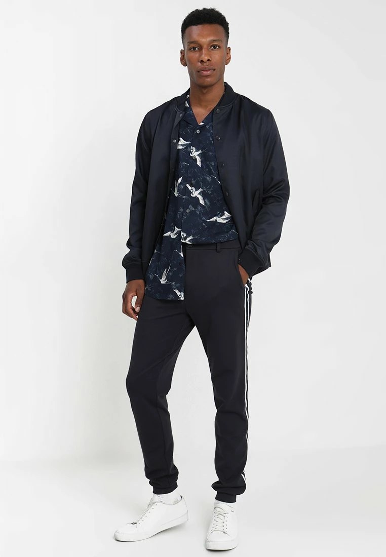 Only & Sons Herren ONSBIRD RESORT Hemd in Dunkelblau | Freizeithemd | Elegant & Bequem 2 Only & Sons Herren ONSBIRD RESORT Hemd in Dunkelblau | Freizeithemd | Elegant & Bequem – Bild 2