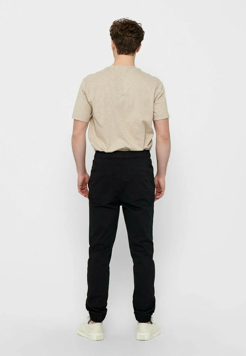 Only & Sons Herren Jogginghose Schwarz - Bequeme Freizeithose mit Elastikbund 3 Only & Sons Herren Jogginghose Schwarz - Bequeme Freizeithose mit Elastikbund – Bild 3