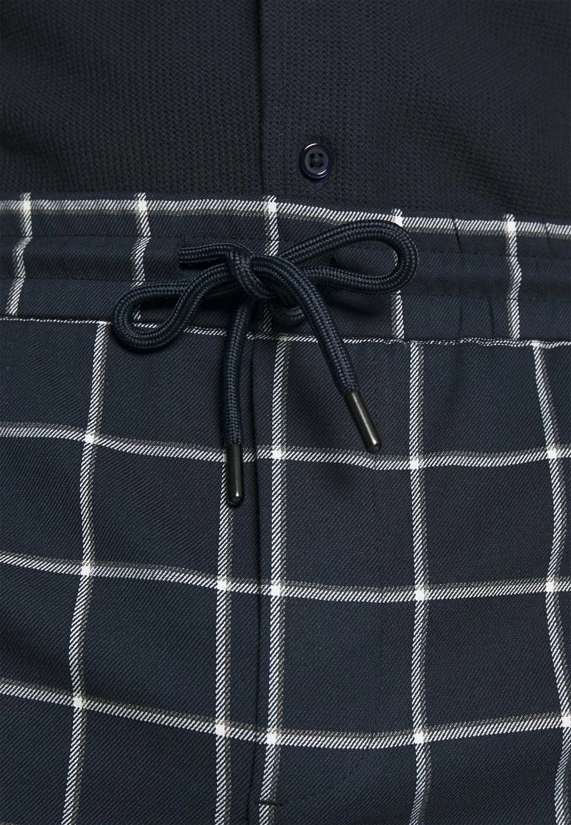 Only & Sons Herren ONSLINUS CHECK - Kurze Chino Shorts in Dress Blues 5 Only & Sons Herren ONSLINUS CHECK - Kurze Chino Shorts in Dress Blues – Bild 5