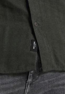 Only & Sons Herren ONSBRAD HERRINGBONE SHIRT - Hemd in Deep Depths | Freizeithemd 11 Only & Sons Herren ONSBRAD HERRINGBONE SHIRT - Hemd in Deep Depths | Freizeithemd -Only & Sons Geschäft 9117c2a4f2c448f4a1b8f0be9afec803