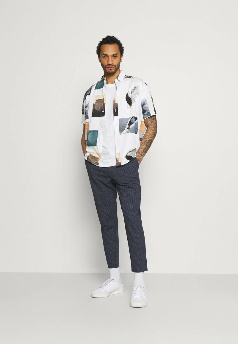 Only & Sons Herren ONSLEOLIFE STRIPE MIX CROP - Stoffhose - Dress Blues | Elegante Hosen 2 Only & Sons Herren ONSLEOLIFE STRIPE MIX CROP - Stoffhose - Dress Blues | Elegante Hosen – Bild 2