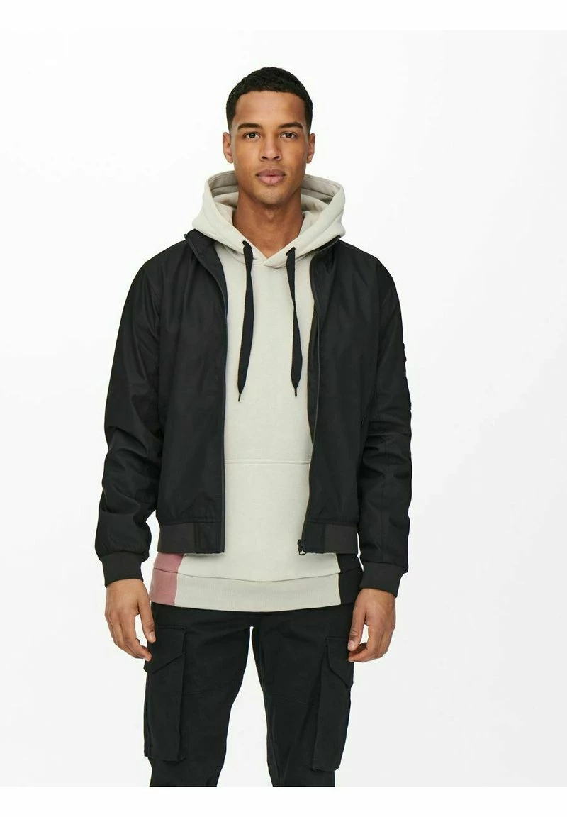 Only & Sons Herren Bomberjacke - Schwarz | Leichte Jacke für Herren 1 Only & Sons Herren Bomberjacke - Schwarz | Leichte Jacke für Herren