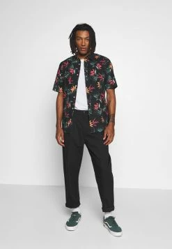 Only & Sons Geschäft -Only & Sons Geschäft acc2f1a2bc2c420f86af740dfbeae596