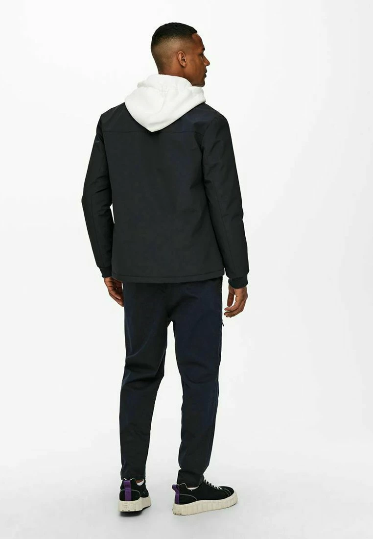 Only & Sons Herren Bomberjacke Dark Navy - Leichte Jacke für Herren 4 Only & Sons Herren Bomberjacke Dark Navy - Leichte Jacke für Herren – Bild 4