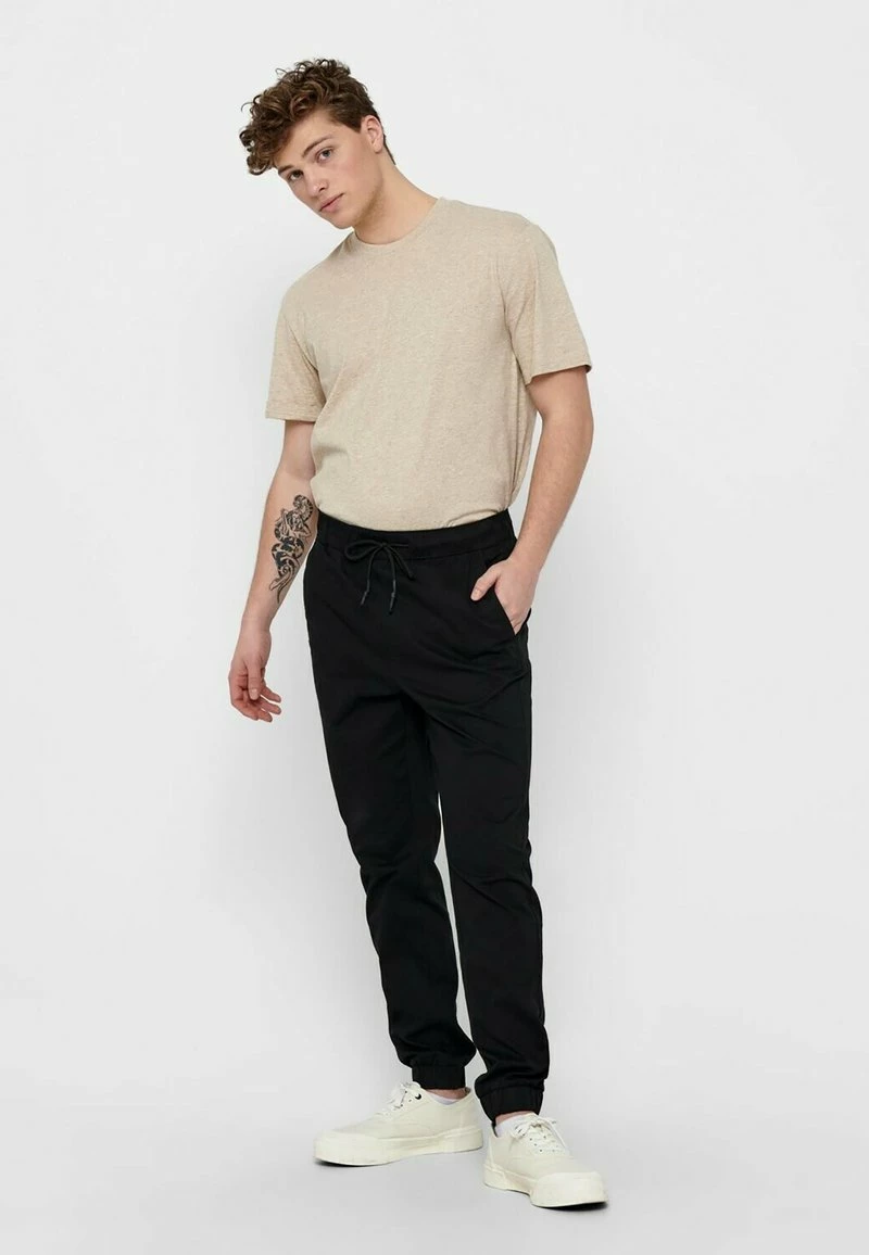 Only & Sons Herren Jogginghose Schwarz - Bequeme Freizeithose mit Elastikbund 2 Only & Sons Herren Jogginghose Schwarz - Bequeme Freizeithose mit Elastikbund – Bild 2