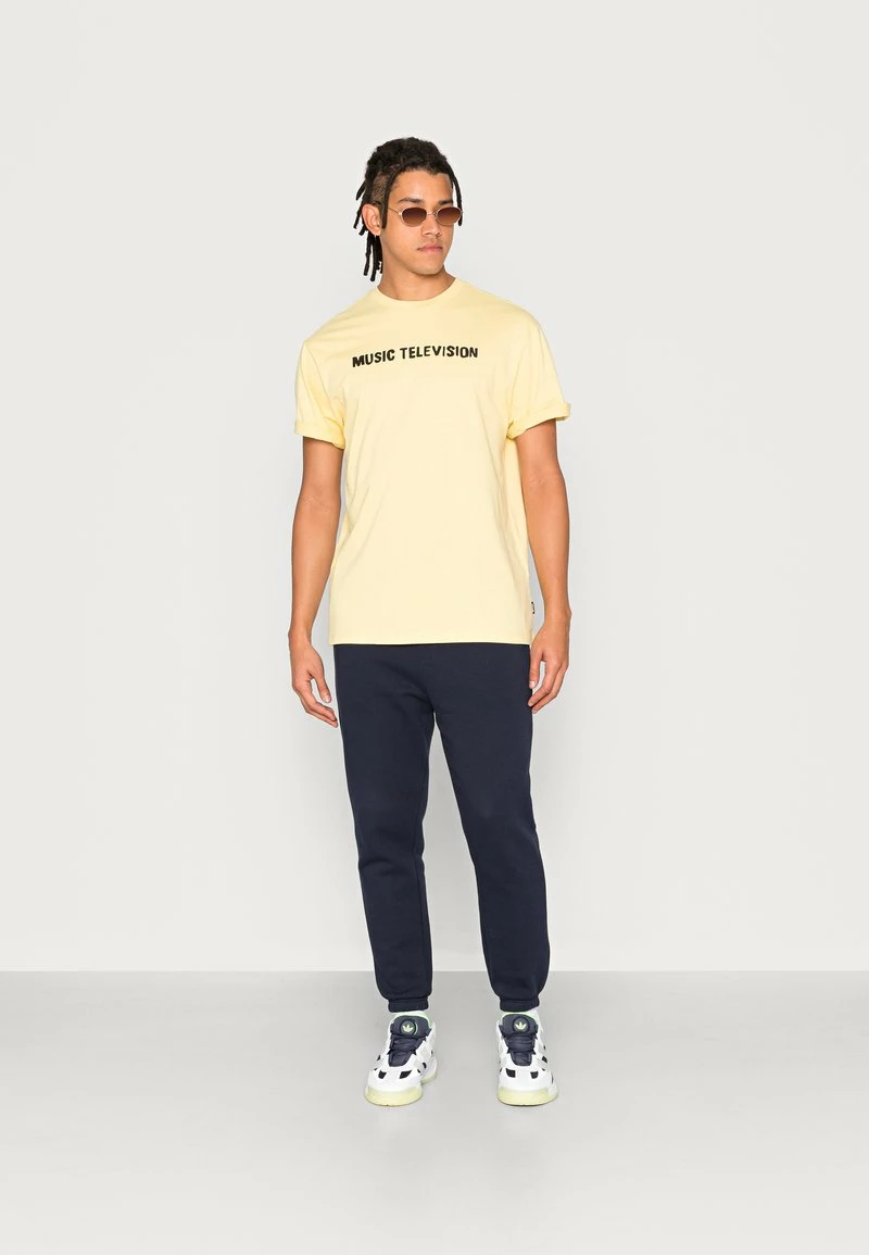 Only & Sons Herren T-Shirt mit Print - Custard | Modernes Basic-Shirt | Hochwertiges T-Shirt für Herren 2 Only & Sons Herren T-Shirt mit Print - Custard | Modernes Basic-Shirt | Hochwertiges T-Shirt für Herren – Bild 2