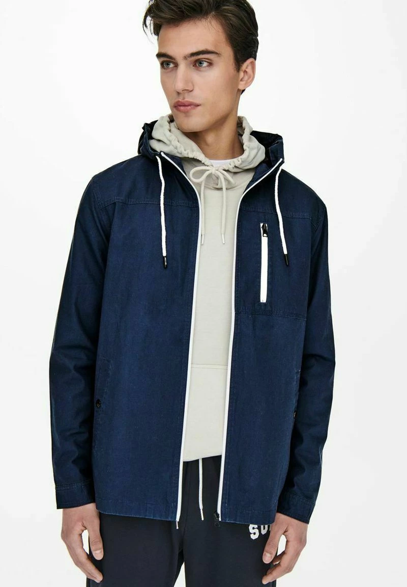 Only & Sons Herren Übergangsjacke - Dress Blues | Leichte Jacke für Herren 4 Only & Sons Herren Übergangsjacke - Dress Blues | Leichte Jacke für Herren – Bild 4