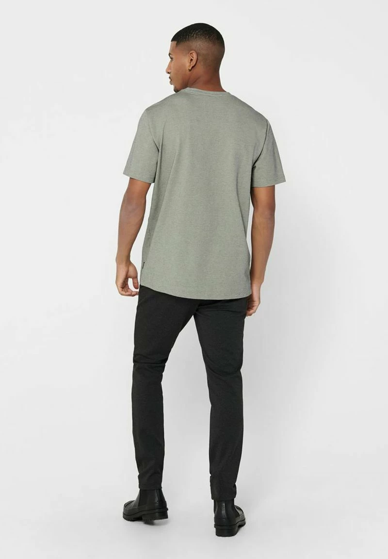 Only & Sons Herren T-Shirt Basic - Grau | Hochwertiges Basic-Shirt für jeden Anlass 3 Only & Sons Herren T-Shirt Basic - Grau | Hochwertiges Basic-Shirt für jeden Anlass – Bild 3