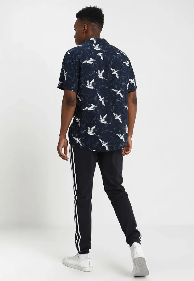 Only & Sons Herren ONSBIRD RESORT Hemd in Dunkelblau | Freizeithemd | Elegant & Bequem 3 Only & Sons Herren ONSBIRD RESORT Hemd in Dunkelblau | Freizeithemd | Elegant & Bequem – Bild 3