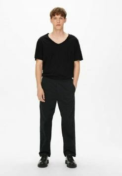 Only & Sons Geschäft -Only & Sons Geschäft e01f08b6bf7b4e43847de47a4efd4c77