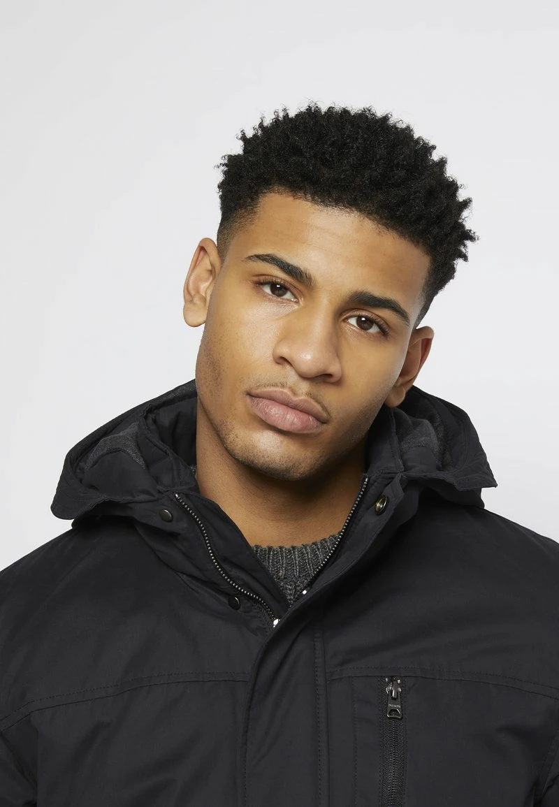 Only & Sons ONSELLIOT Wintermantel für Herren - Schwarzer Parka für kalte Tage 4 Only & Sons ONSELLIOT Wintermantel für Herren - Schwarzer Parka für kalte Tage – Bild 4