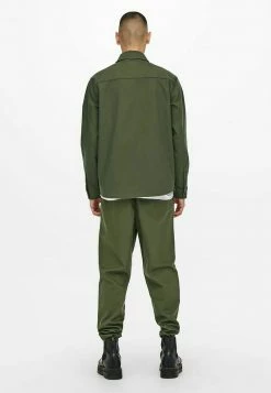 Only & Sons Herren EINFARBIGES CARGO-Hemd - Olive Night | Freizeithemd | Modisches Design -Only & Sons Geschäft eb2fa54a11a64765a6261ffd8b8cb40b