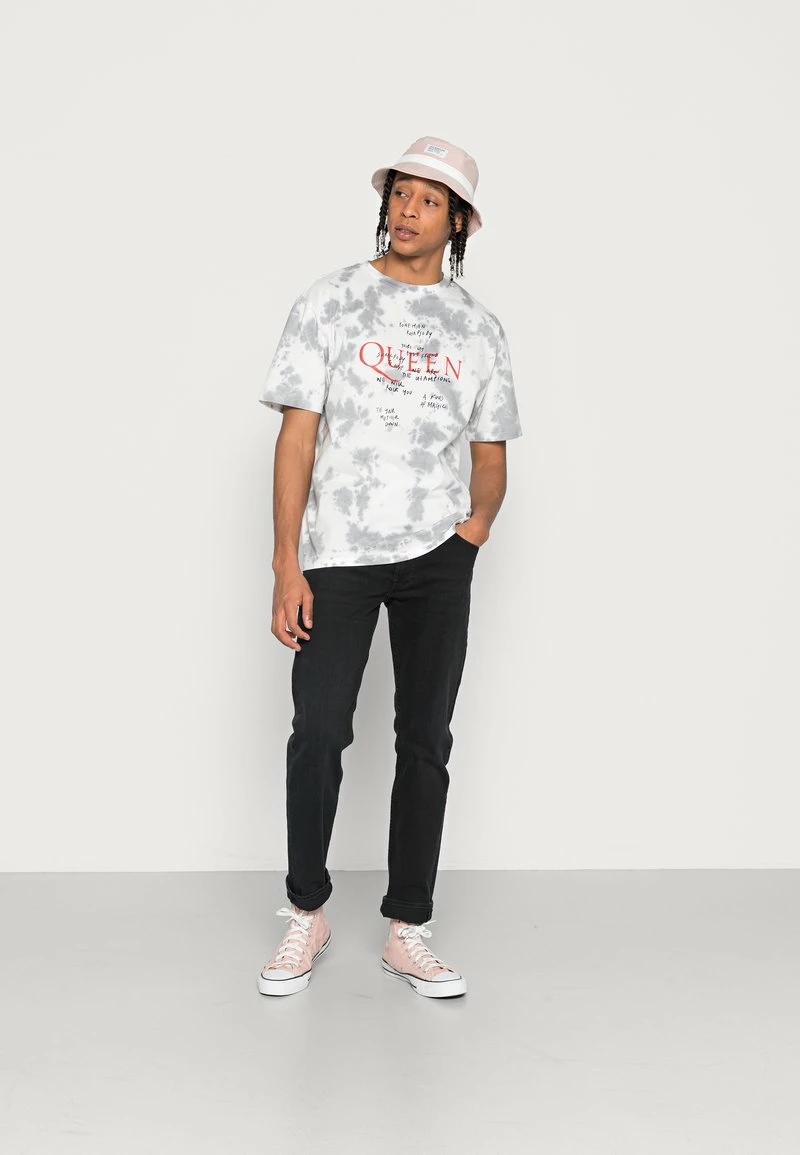 Only & Sons ONSQUEEN TEE UNISEX - Weißes T-Shirt mit Druck 2 Only & Sons ONSQUEEN TEE UNISEX - Weißes T-Shirt mit Druck – Bild 2