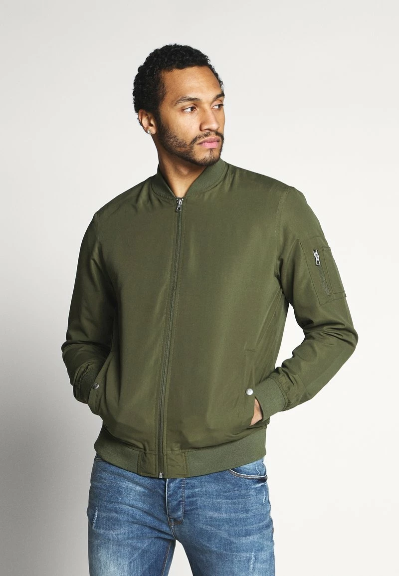 Only & Sons ONSJACK - Leichte Bomberjacke für Herren in Olive Night 1 Only & Sons ONSJACK - Leichte Bomberjacke für Herren in Olive Night